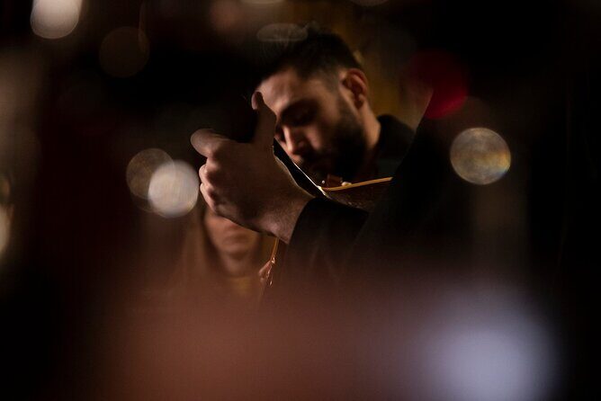 1-hour Intimate Fado Concert in a Typical Venue - Entering Fado Maior Do Porto in Miragaia at 7:00 pm