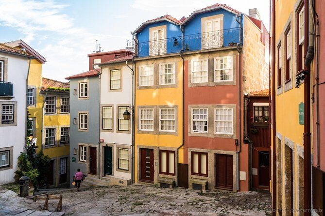 3-Hour Porto Jewish Heritage Walking Tour with Local Guide - Praça da Ribeira: merchant trade and the old Jewish quarter