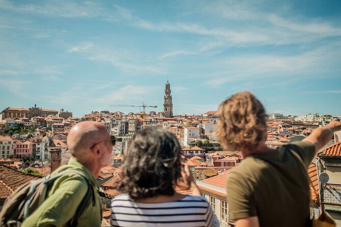 3-hour private guided walking tour of the BEST of Porto - Getting your bearings: São Bento and Rua das Flores