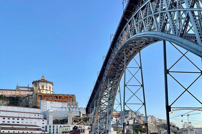 3h30 tour in Porto by Tuk Tuk - Igreja do Carmo and Carmelitas: Two Churches, One Time Slot