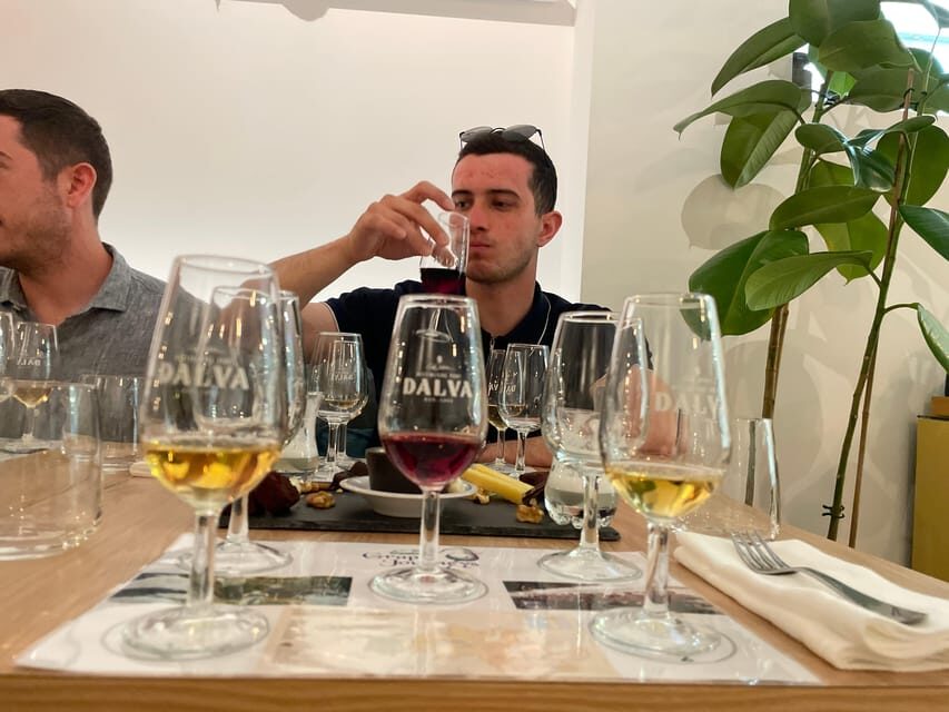 5 pairings ports wines with a Sommelier - The guide matters: what to look for in the experience