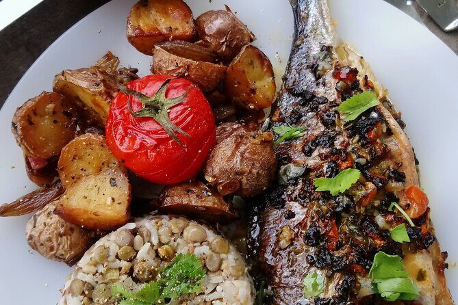An Unforgettable Evening: Authentic Portuguese Dinner in Porto - Jazz and bossa nova: why the music is part of the food