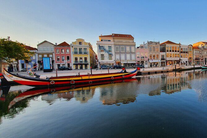 Aveiro Canal Cruise in Traditional Moliceiro Boat - On the boat: your guide, the narration, and how to get the most out of it