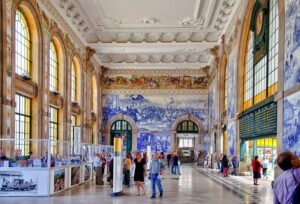 Best of Porto Guided Tour: Cruise & Wine Tasting - São Bento Station: the tiles and the stories behind them