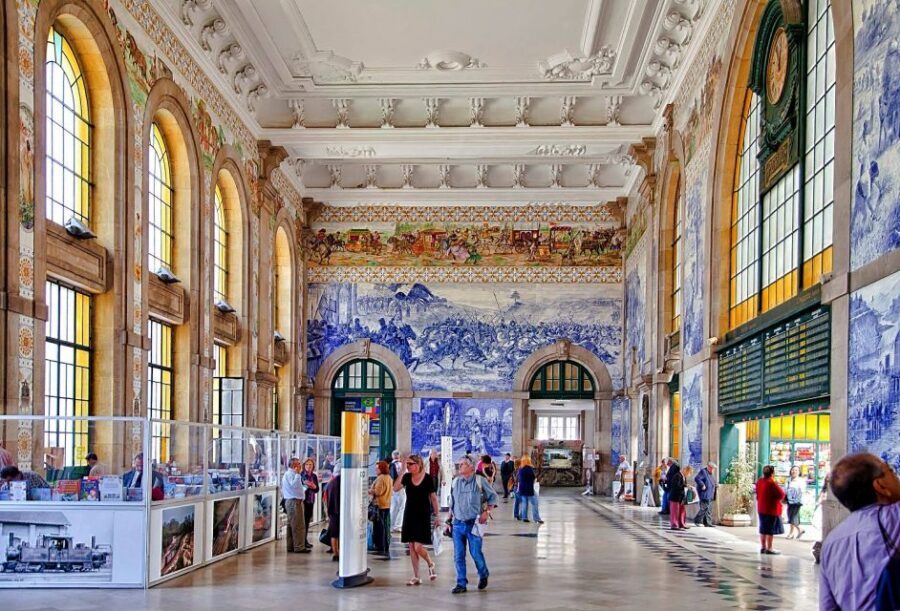 Best of Porto Guided Tour: Cruise & Wine Tasting - São Bento Station: the tiles and the stories behind them