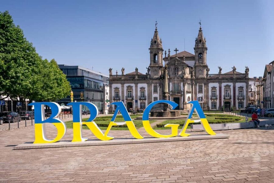 Braga: Flexible Walking Tour in Historic Center - Walkbox app setup: offline audio, auto-play, and multiple languages