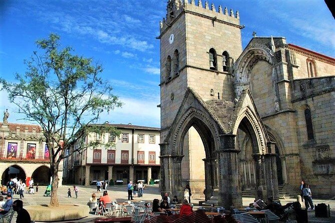 Braga & Guimarães Best-Of Private Tour – Customizable Experience - Guimarães UNESCO town: medieval streets and optional castle-level access
