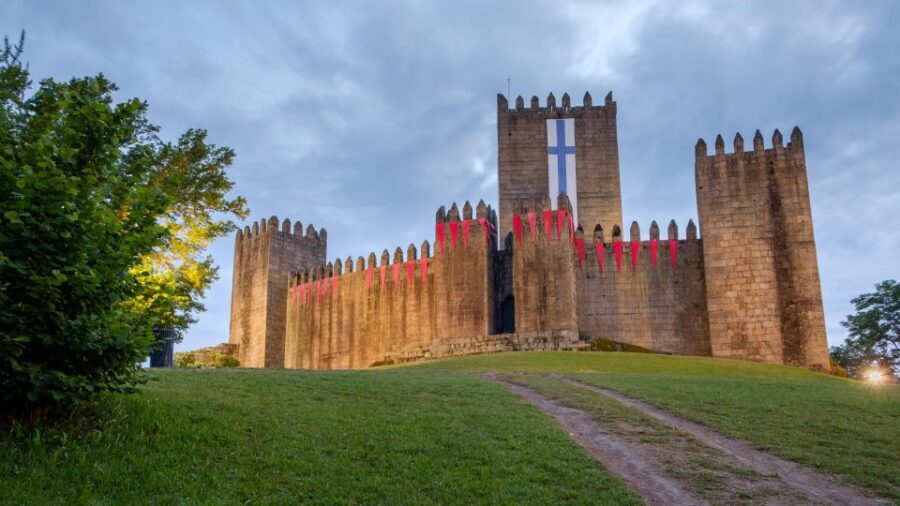 Braga & Guimarães Full-Day Tour from Porto - Porto to Guimarães: the day starts moving fast