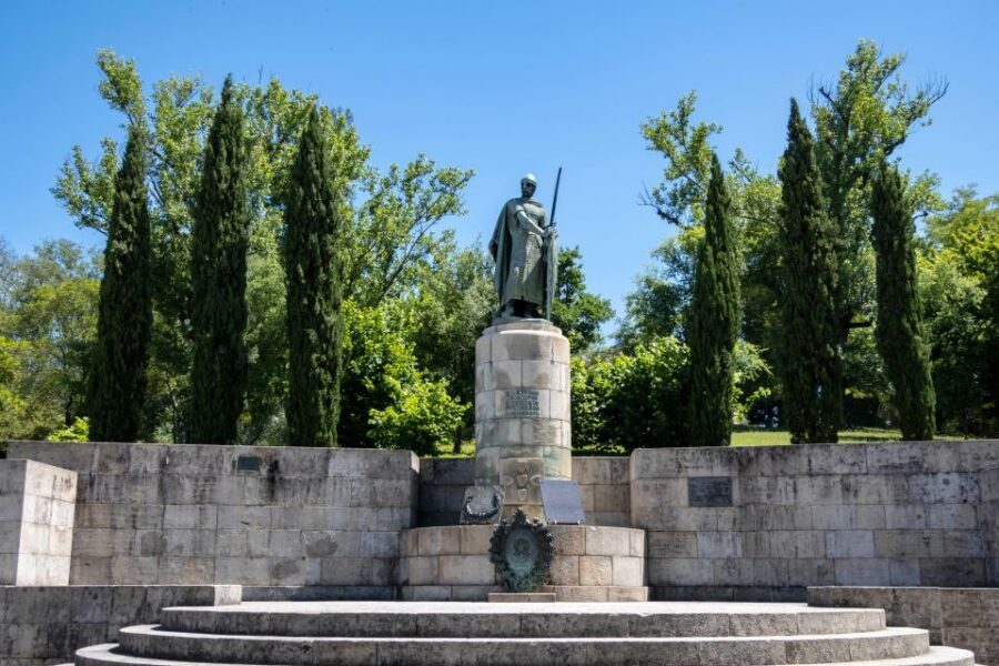Braga & Guimarães Full-Day Tour from Porto - UNESCO walking time: enjoying the historic center without rushing