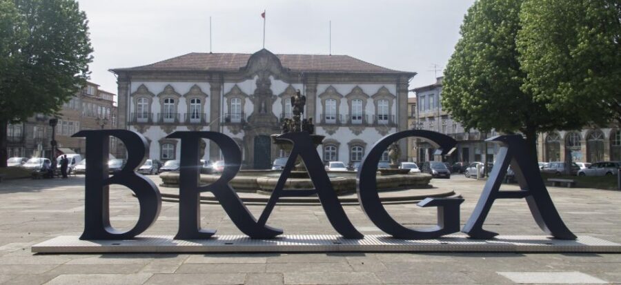 Braga & Guimarães Full-Day Tour from Porto - Braga old city and sanctuaries: Bom Jesus de Braga’s big payoff