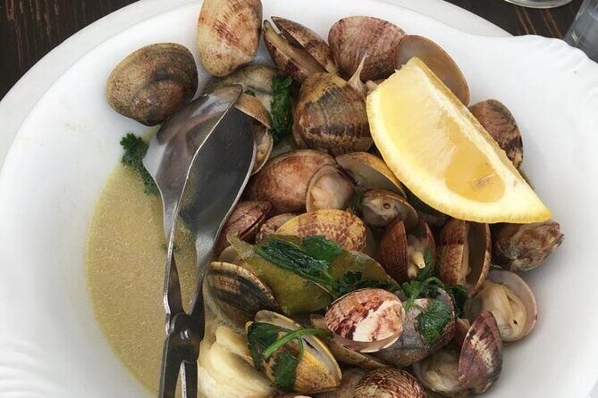 Buy, Cook & Taste-Gastronomic Tour North Portugal - Stop 1 at the coast: fish market shopping in Praia da Aguda/Granja