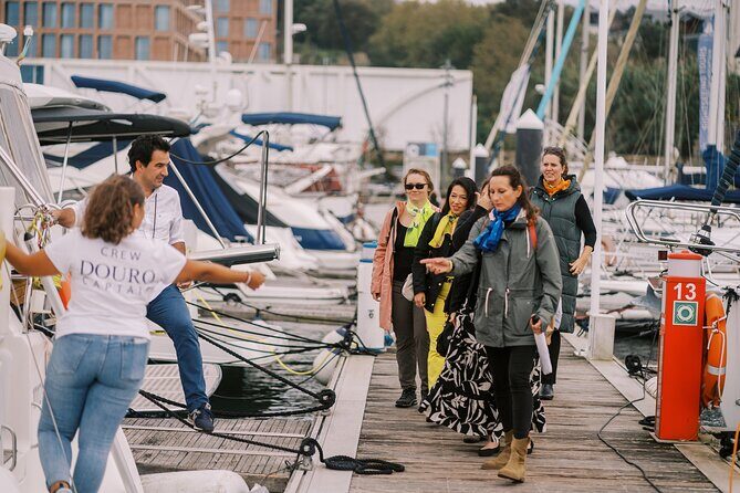 Charm cruise in Porto with wine tasting - Cais de Gaia and the Port wine cellar zone: the moment the tasting fits