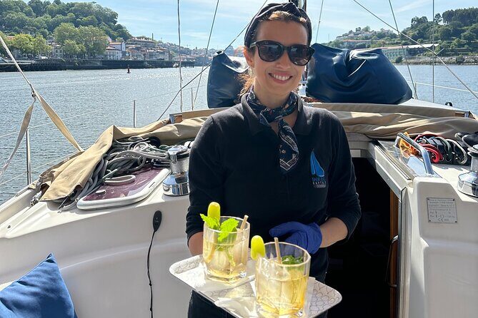 Charm cruise in Porto with wine tasting - Afurada to the Arrabida Bridge: the river “intro” moment