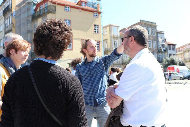 City tour through historic center of Porto with many insider tips 3 1/2 hrs. - Key highlights at a glance