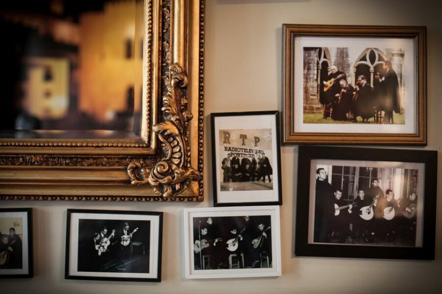 Coimbra: Live Fado Show with Glass of Port Wine - Casa Fado ao Centro: a small Coimbra room built for listening
