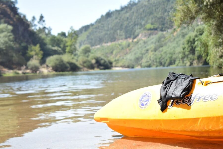 Coimbra: Mondego River Kayaking Tour - From Carvoeira dam to the 18 km stretch through villages and forest