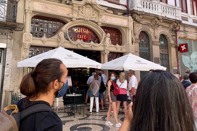 Discover Porto A Private Walking Tour with Authentic Tasting - Avenida dos Aliados: Porto’s Main Stage and Its Grand Facades