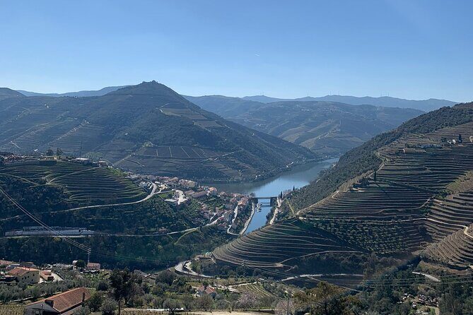 Douro Full Day Tour with Wine Tasting and Lunch - Pinhão Railway Station: The 25-Minute Train Ride Back to Régua