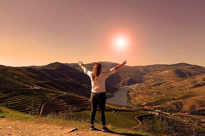 DOURO TOURS - Premium Tour - Lunch in Pinhão: what’s included and why it’s a win