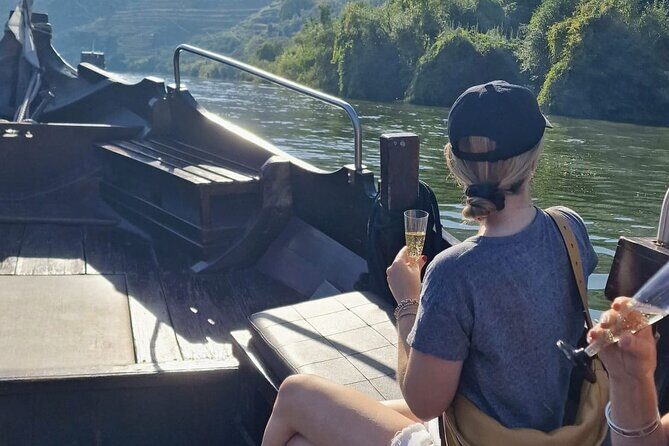 Douro Valley-Expert Guide-Boat-Lunch-Tastings-Offer wine bottle - Rabelo Boat Cruise From Vineyard Slopes Near Pinhão