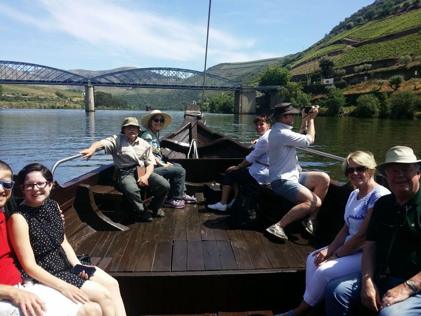 Douro Valley-Expert Guide-Boat-Lunch-Tastings PremiumService - Lunch in Douro style: unlimited DOC wine, white and red
