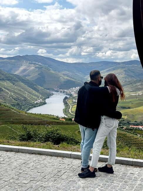 DOURO VALLEY: Premium Wine Tour, Winery Lunch & Private Boat - Sabrosa winery time: where the tasting starts with context
