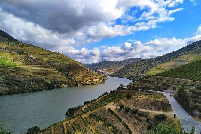 Douro Valley Prime Tour: Wine Tastings, Boat & Lunch from Porto - Roads, timing, and comfort: what can affect your day