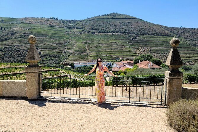 Douro Valley-Private Experience-Specialized Guide, Lunch, Boat,wineries,tastings - Pinhão: where the day connects to the river