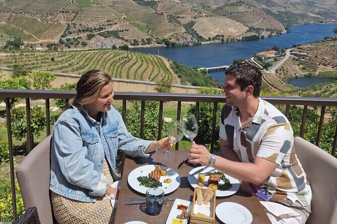 Douro Valley-Private Experience-Specialized Guide, Lunch, Boat,wineries,tastings - Porto pickup at 8:00 am: the smooth start