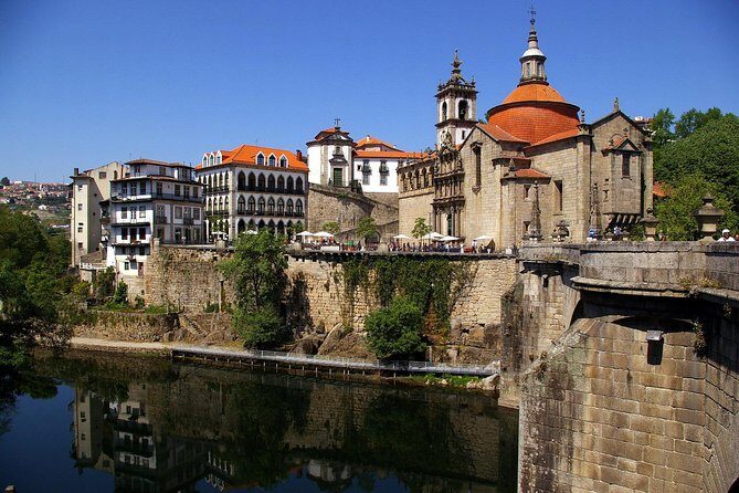 Douro Valley Tour: Wine Tasting River Cruise and Lunch from Porto - Farm wine tasting: lunch, tastings, and the people behind the bottles