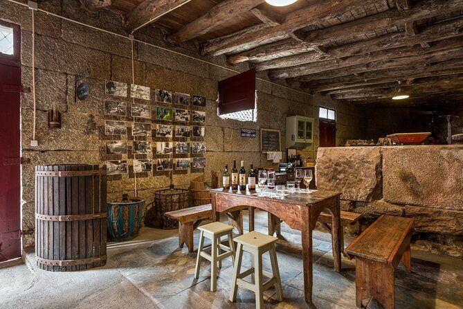 Douro & Vinho Verde: Family Wineries Private Tour in Portugal - Family Quinta in Barqueiros: Traditional Douro Tasting With Port Included