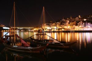 Fado Dinner Show and Night Lights Tour in Porto - Pickup in Porto City Center: The Easiest Part