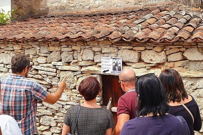 Fátima & Coimbra: Full Day Private Tour from Porto - Basilica de Nossa Senhora do Rosário de Fátima: art, altars, and the burial of Francisco and Jacinta