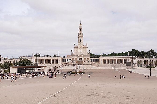 Fátima & Coimbra: Full Day Private Tour from Porto - Fátima’s timeline: from legends to a global pilgrimage center