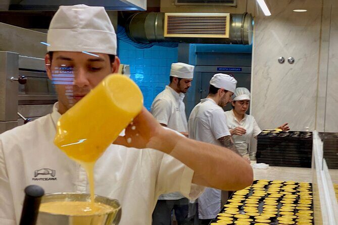 Food Tour: Wine, Beer & Liquor - Porto’s Secret Spots - Torre dos Clérigos and the Avenida dos Aliados meetup point