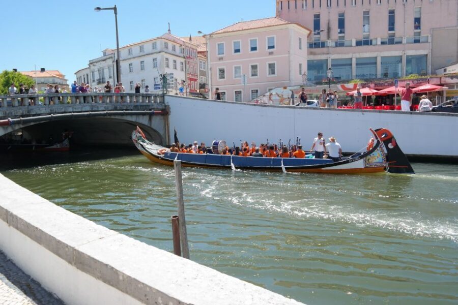 From Porto: Aveiro Half-Day Tour with 1-Hour Cruise - What you’re really paying for: the value of guidance + transport