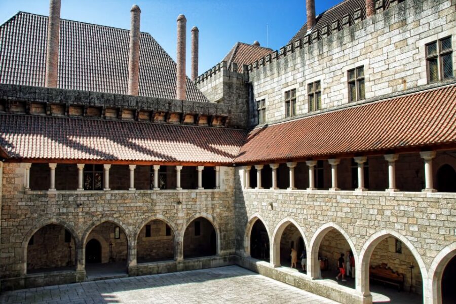From Porto: Braga & Guimarães with Lunch Small Group Tour - Braga lunch with Vinho Verde taste: a real break, not a pit stop