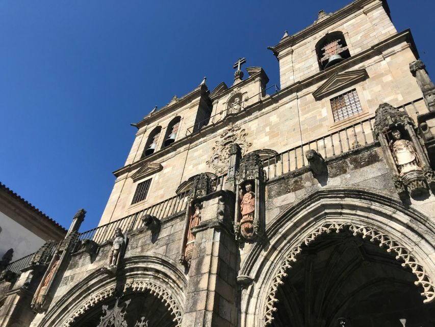 From Porto: Braga & Guimarães with Lunch Small Group Tour - Guimarães on foot: Castle and Palace for Portugal’s origin story