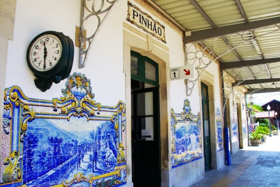 From Porto: Private Douro Valley Tour with Booking Service - The N222 route: bridges, viewpoints, and a drive that counts as part of the tour