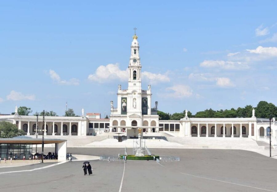From Porto: Private Transfer to Lisbon w/ up to 4 City Stops - Key points at a glance