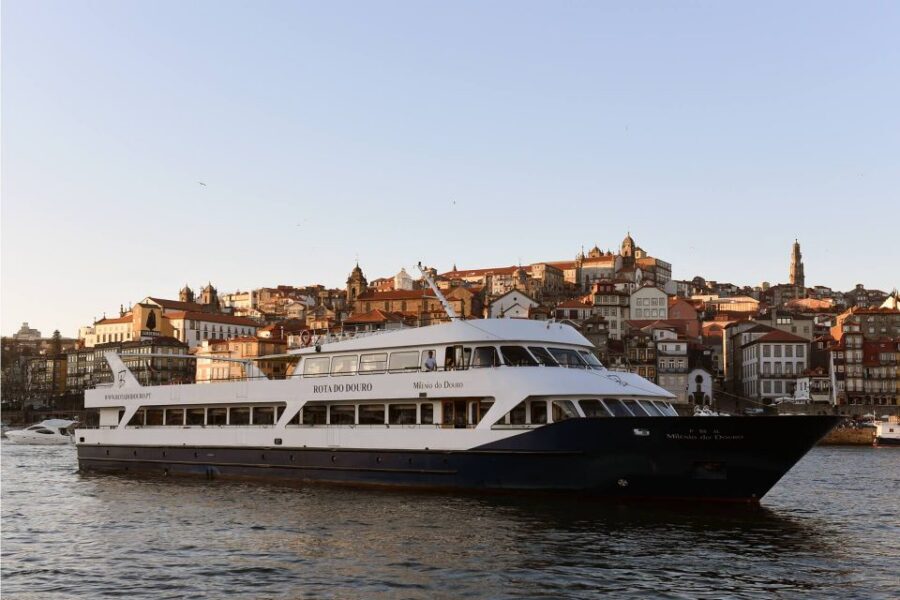 From Porto: Régua to Porto River Cruise with Lunch on Board - How the guide narration can shape your day