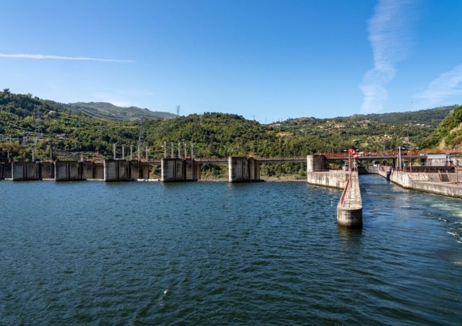 From Porto: Régua to Porto River Cruise with Lunch on Board - Boarding the boat: your floating base for 6 hours