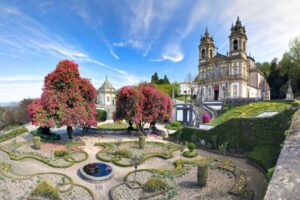 From Porto: Wonders of Braga & Guimaraes Private Day Trip - Braga Highlights: Sé Catedral, Bom Jesus, and Sameiro