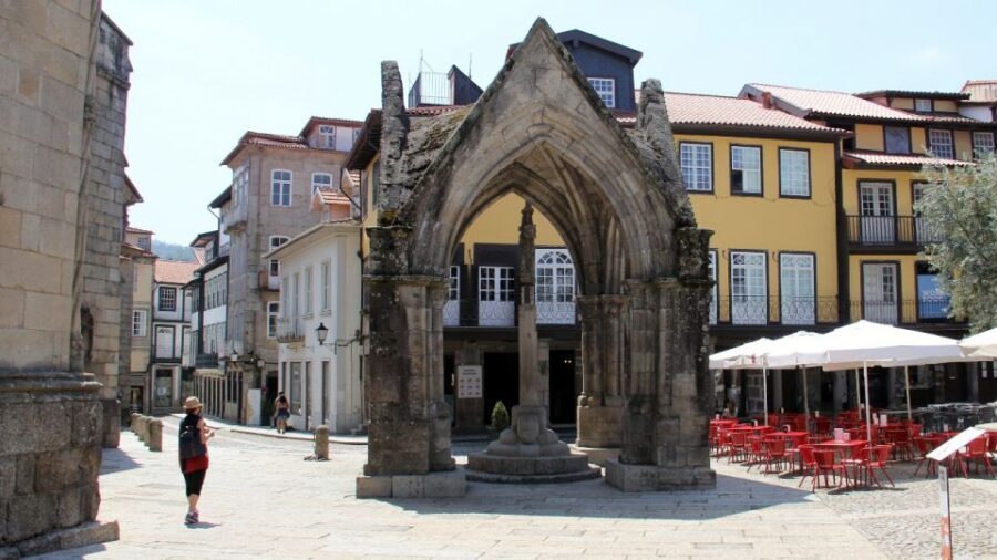 From Porto: Wonders of Braga & Guimaraes Private Day Trip - Price and Value: $399 for Up to Four, Plus What to Budget