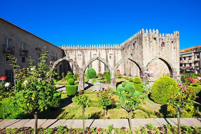 Full-Day Braga & Guimarães Guided Semi-Private Tour with Lunch from Porto - Bom Jesus do Monte: Funicular Ride and the Sanctuary Stairs