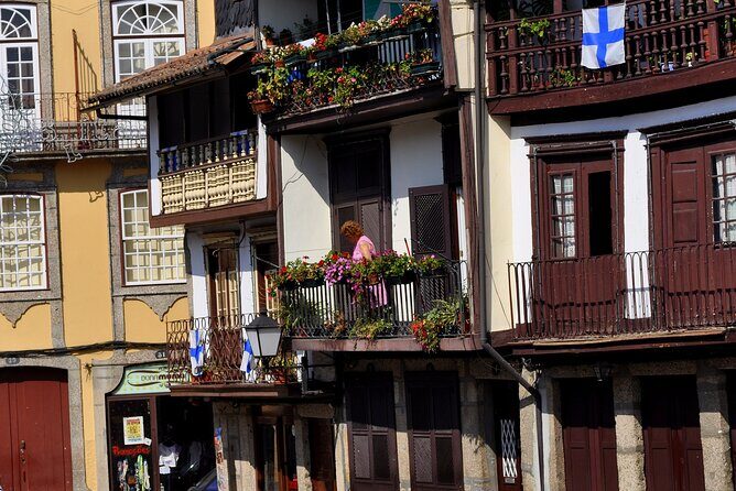 Full-Day Braga & Guimarães Guided Semi-Private Tour with Lunch from Porto - Igreja de São Miguel do Castelo: A Quick Step Into the Oldest Layer