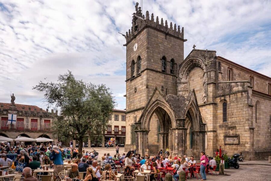 Guimarães: Flexible Walking Tour in Historic Center - The Walkbox App: Offline Audio, Auto-Play, and Real Flexibility