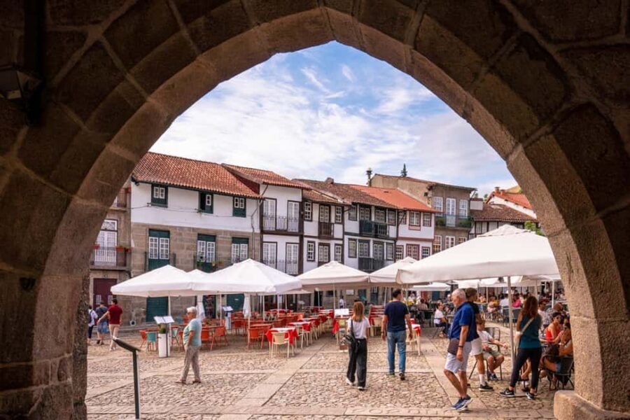 Guimarães: Flexible Walking Tour in Historic Center - Santa Maria Street to Santiago Square: From Stronghold to Old Town