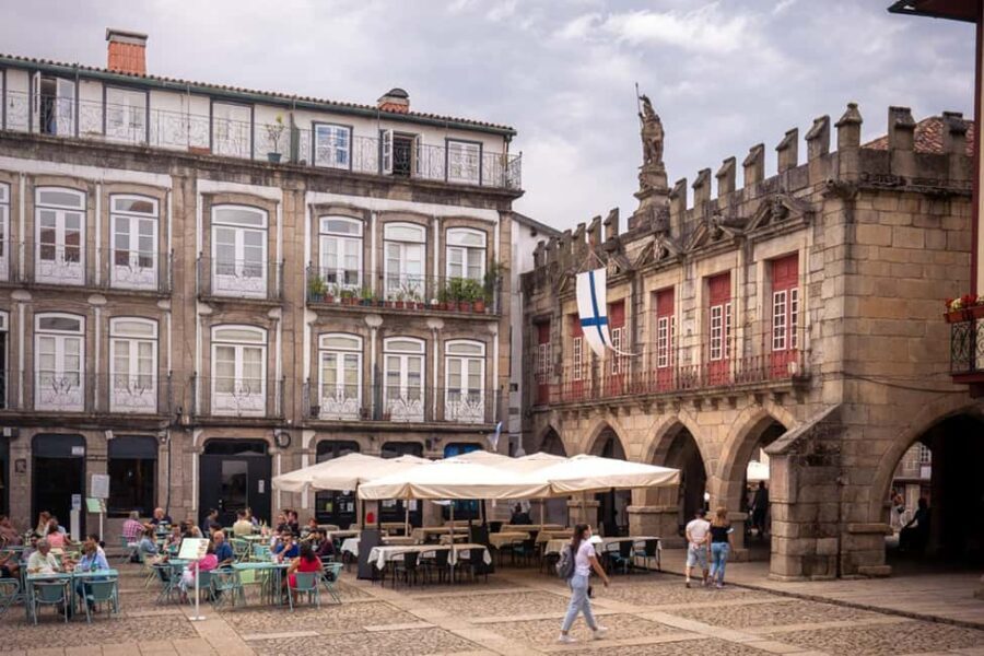 Guimarães: Flexible Walking Tour in Historic Center - Starting at Campo de São Mamede: The Castle Sets the Tone