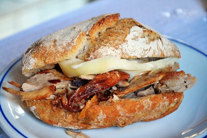 Half-Day Walking Tour Tasting Local Food in Porto - Mercado do Bolhão and Nuno Valentim’s market hall